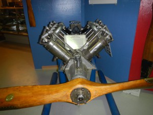 V 8 Flugzeugmotor